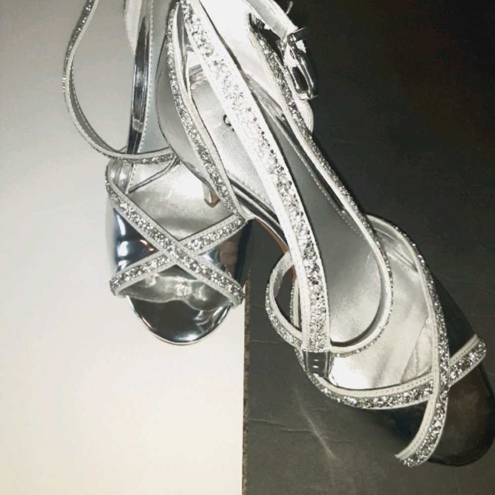Gianni bini strappy embellished heel